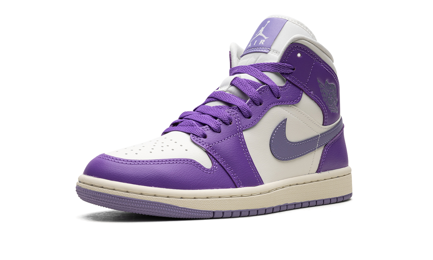 Air Jordan 1 Mid Action Grape