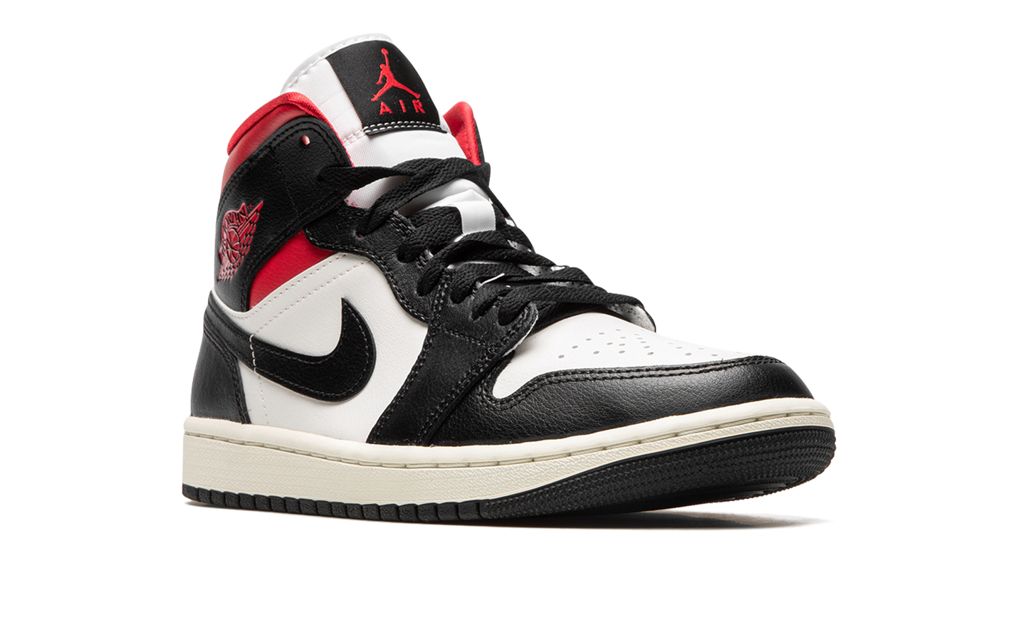 Air Jordan 1 Mid Gym Red Panda