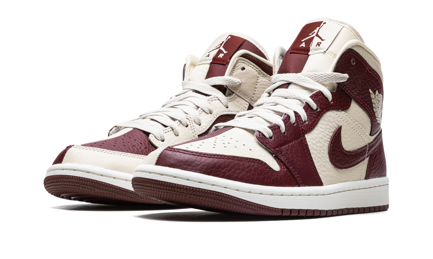 Air Jordan 1 Mid SE Split Beach Cherrywood Red