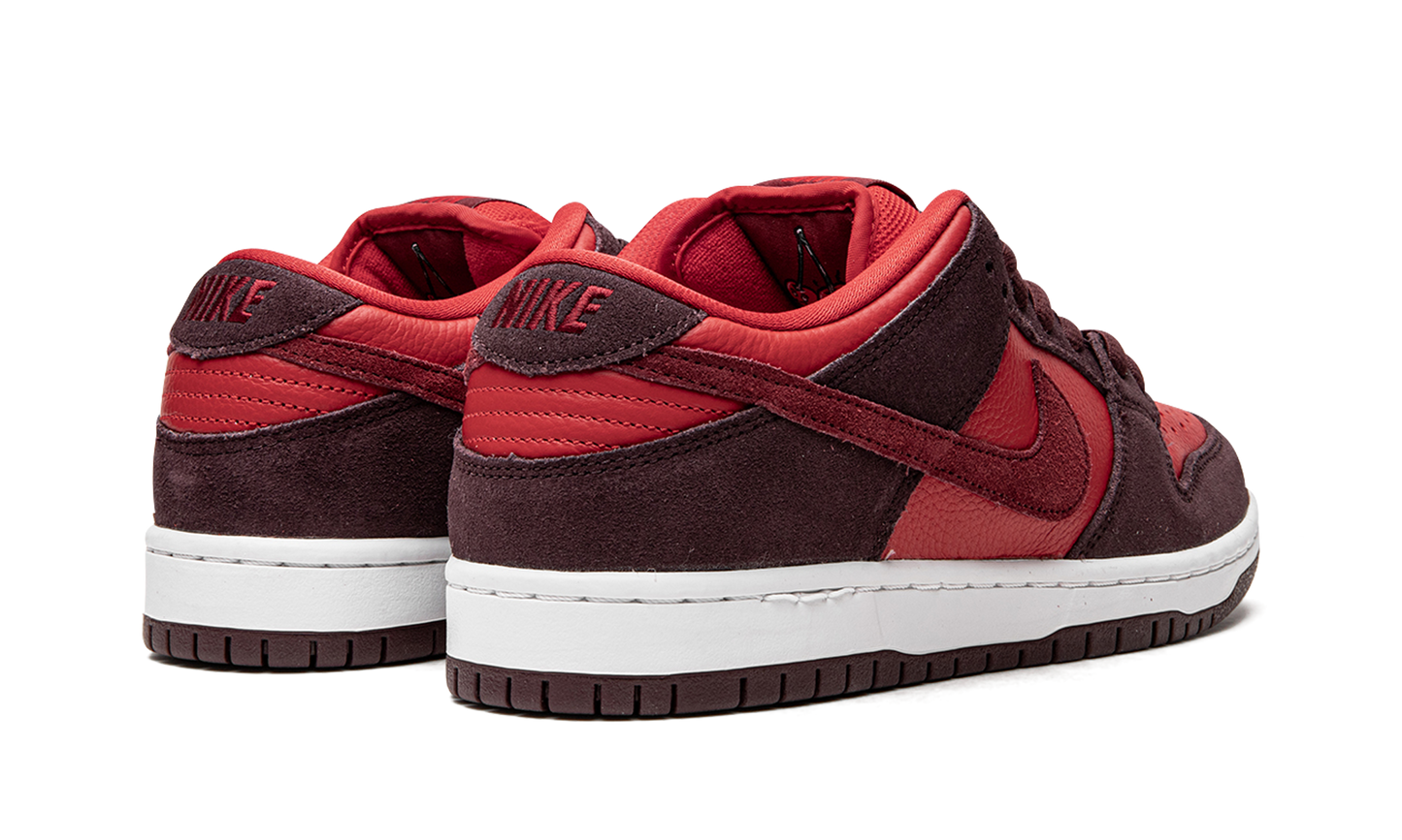 Nike SB Dunk Low Cherry