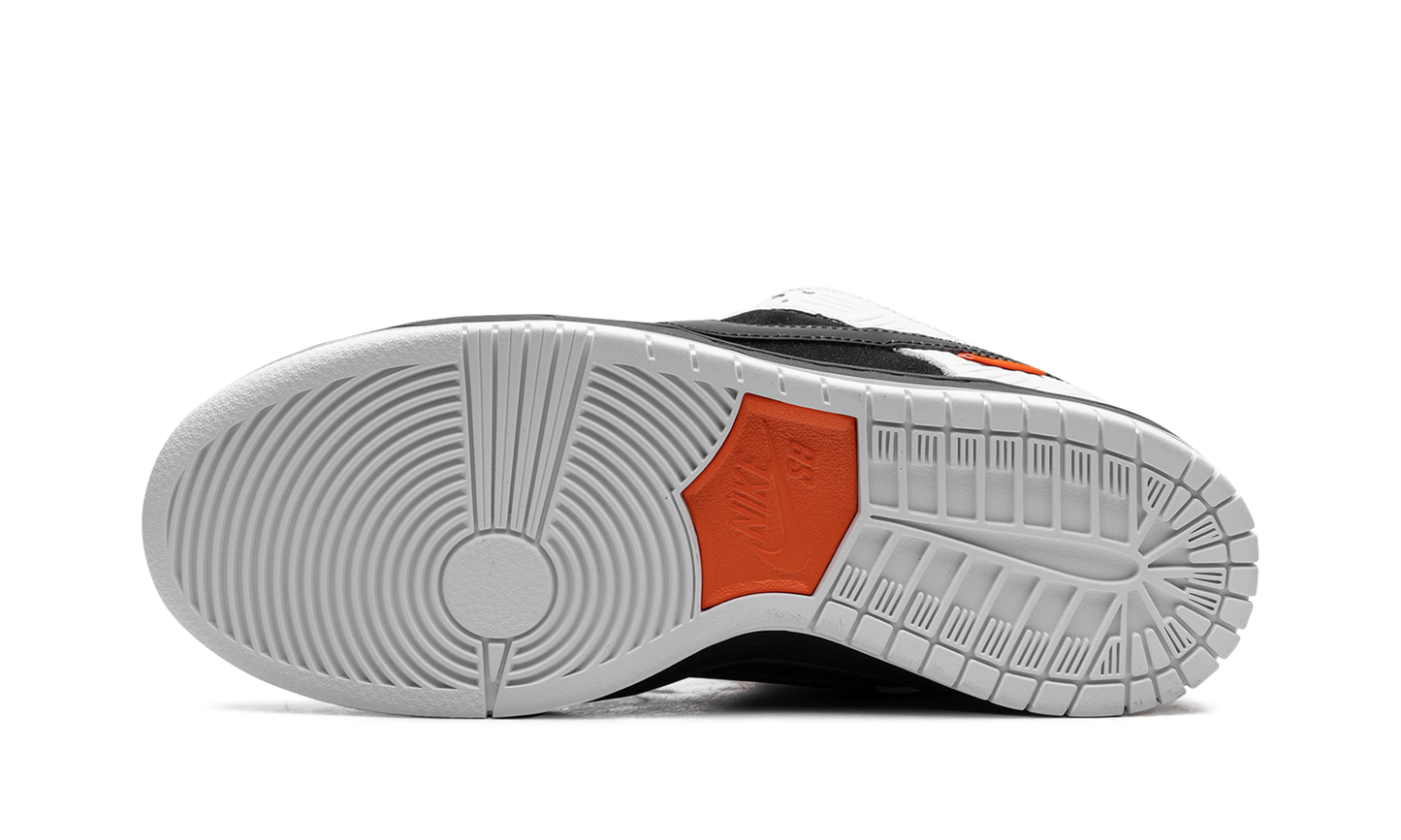 Nike SB Dunk Low TIGHTBOOTH