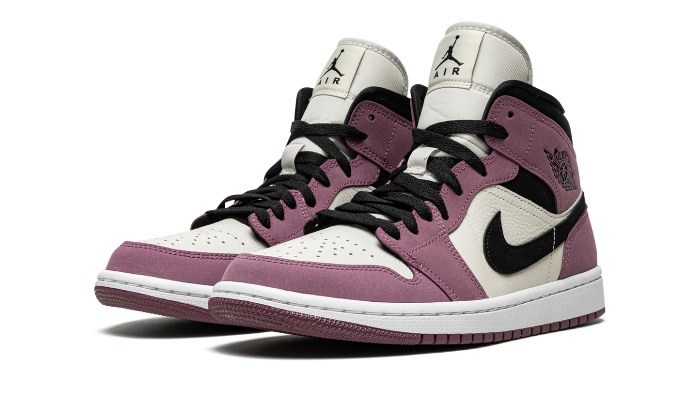 Air Jordan 1 Mid SE Light Mulberry