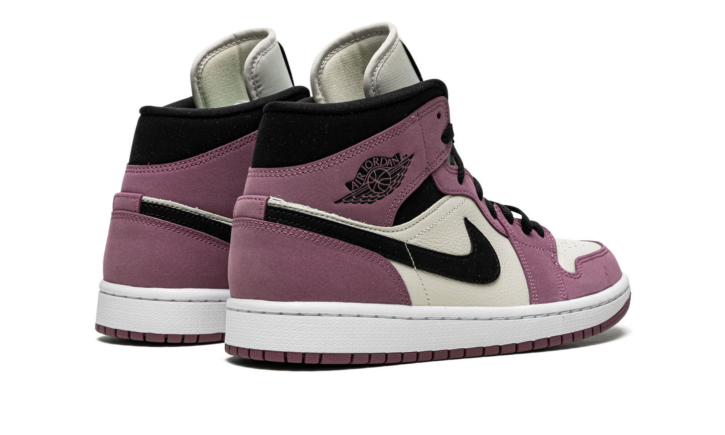 Air Jordan 1 Mid SE Light Mulberry
