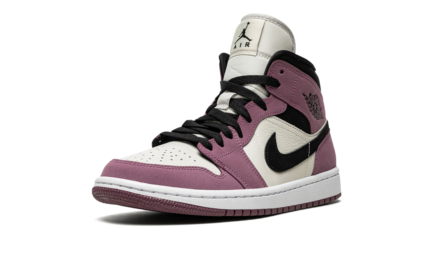 Air Jordan 1 Mid SE Light Mulberry