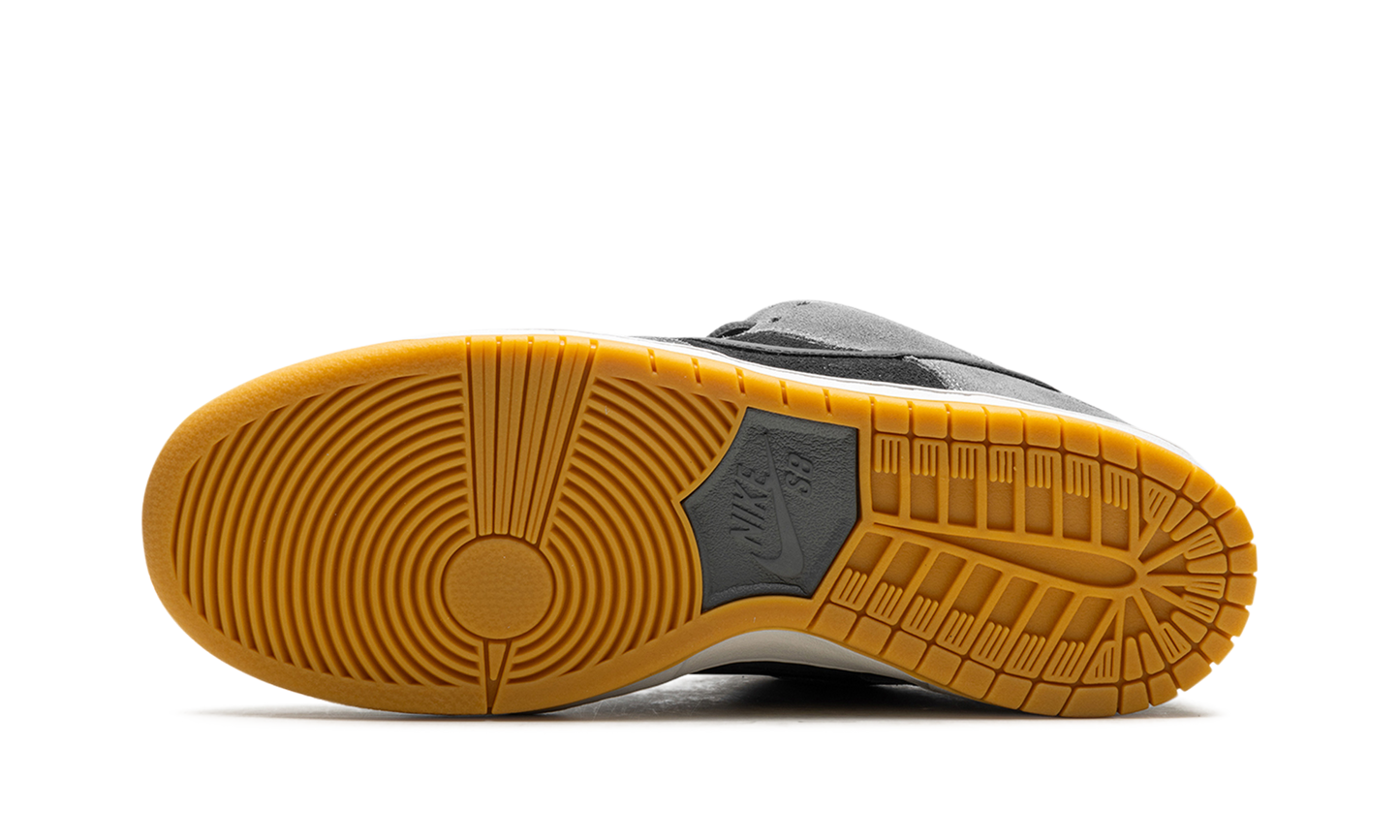 Nike SB Dunk Low Dark Smoke Grey