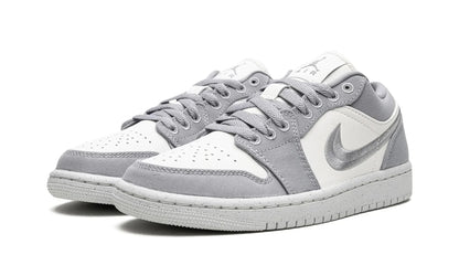 Jordan 1 Low SE WMNS "Light Steel Grey"