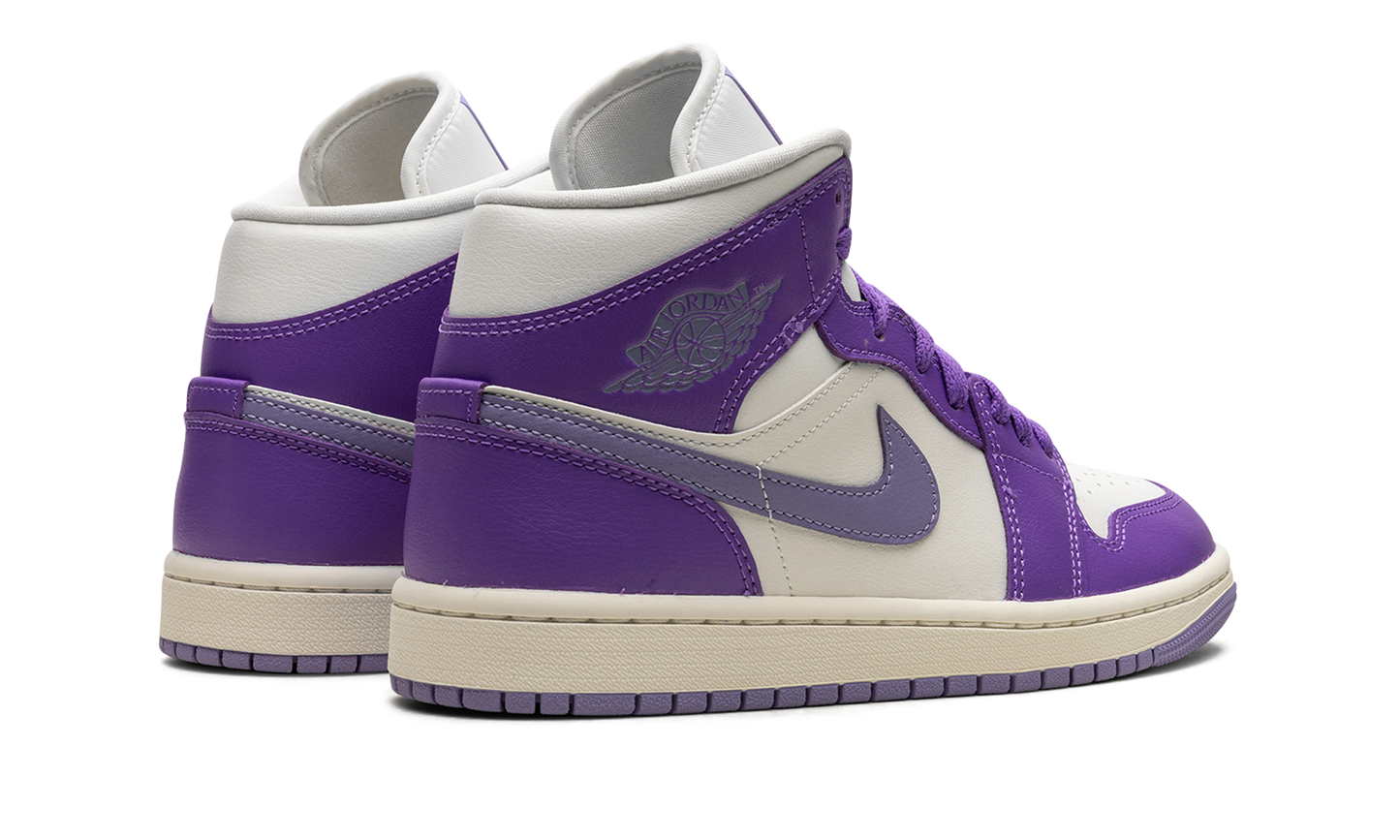 Air Jordan 1 Mid Action Grape