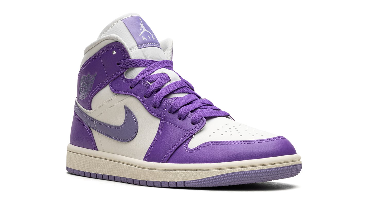 Air Jordan 1 Mid Action Grape