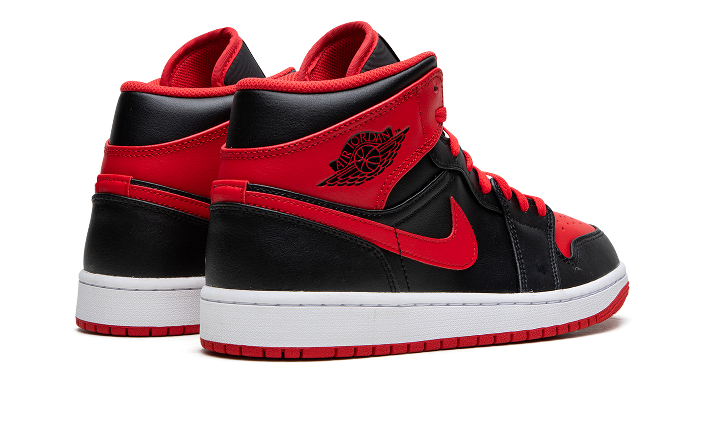 Air Jordan 1 Mid Alternate Bred (2022)