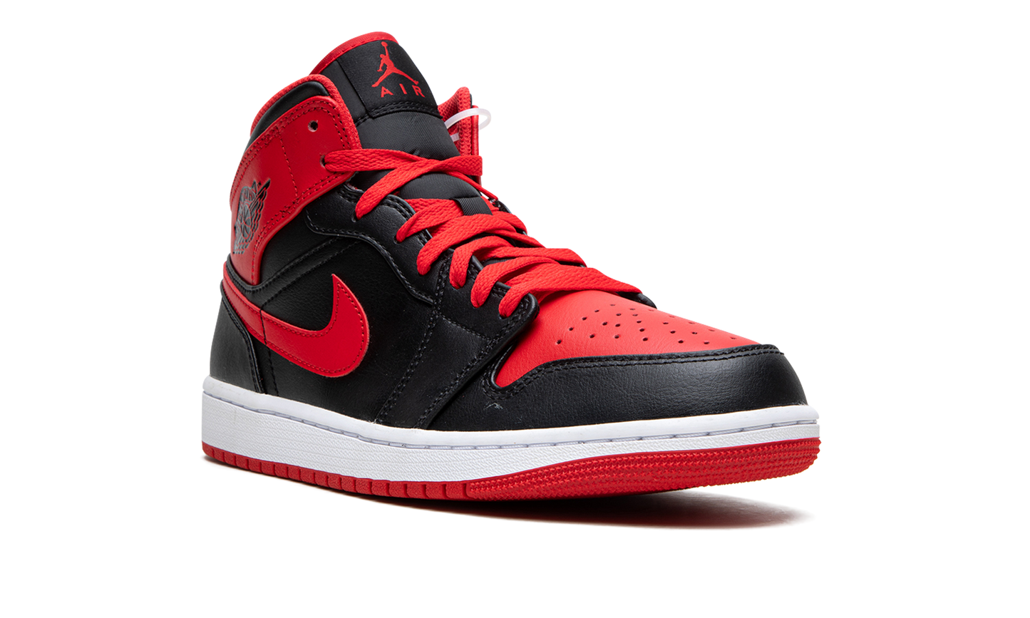 Air Jordan 1 Mid Alternate Bred (2022)