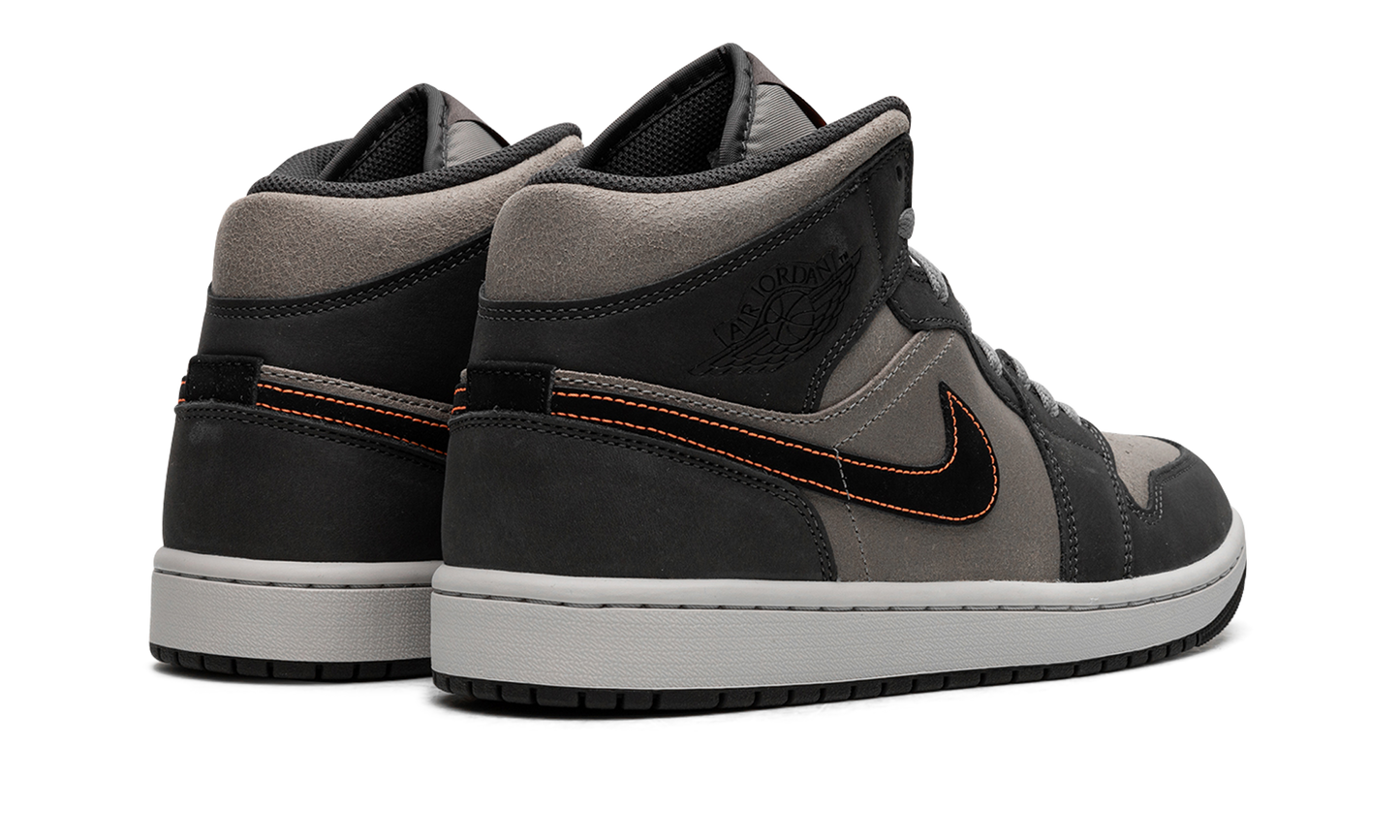 Air Jordan 1 Mid SE Night Stadium