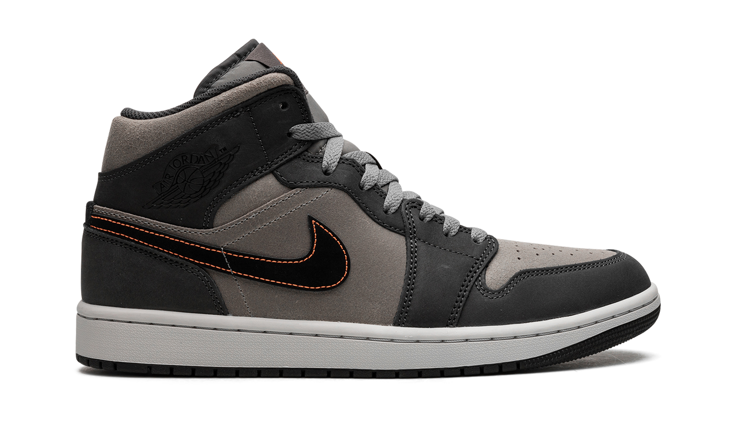 Air Jordan 1 Mid SE Night Stadium