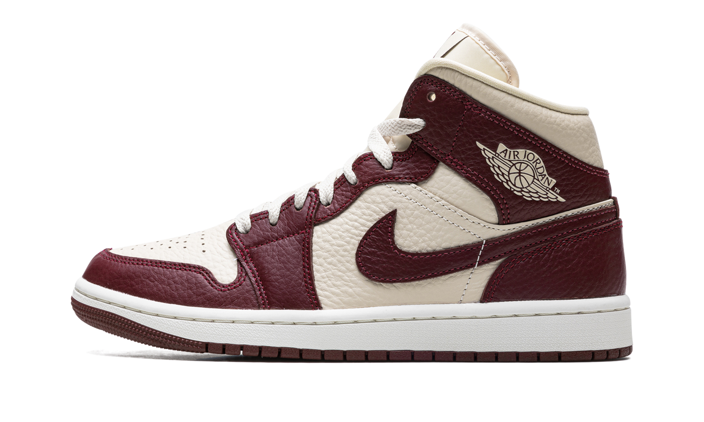 Air Jordan 1 Mid SE Split Beach Cherrywood Red