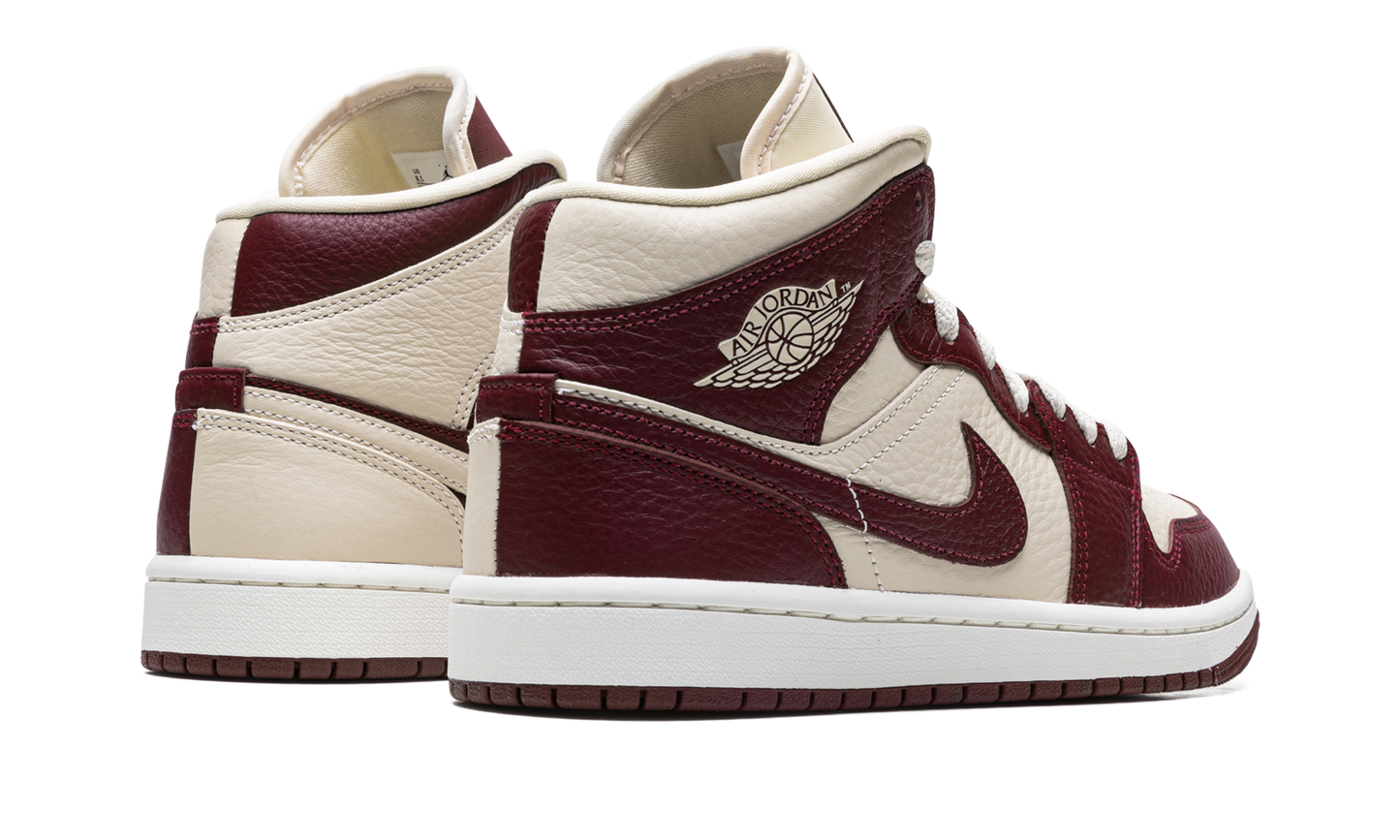 Air Jordan 1 Mid SE Split Beach Cherrywood Red