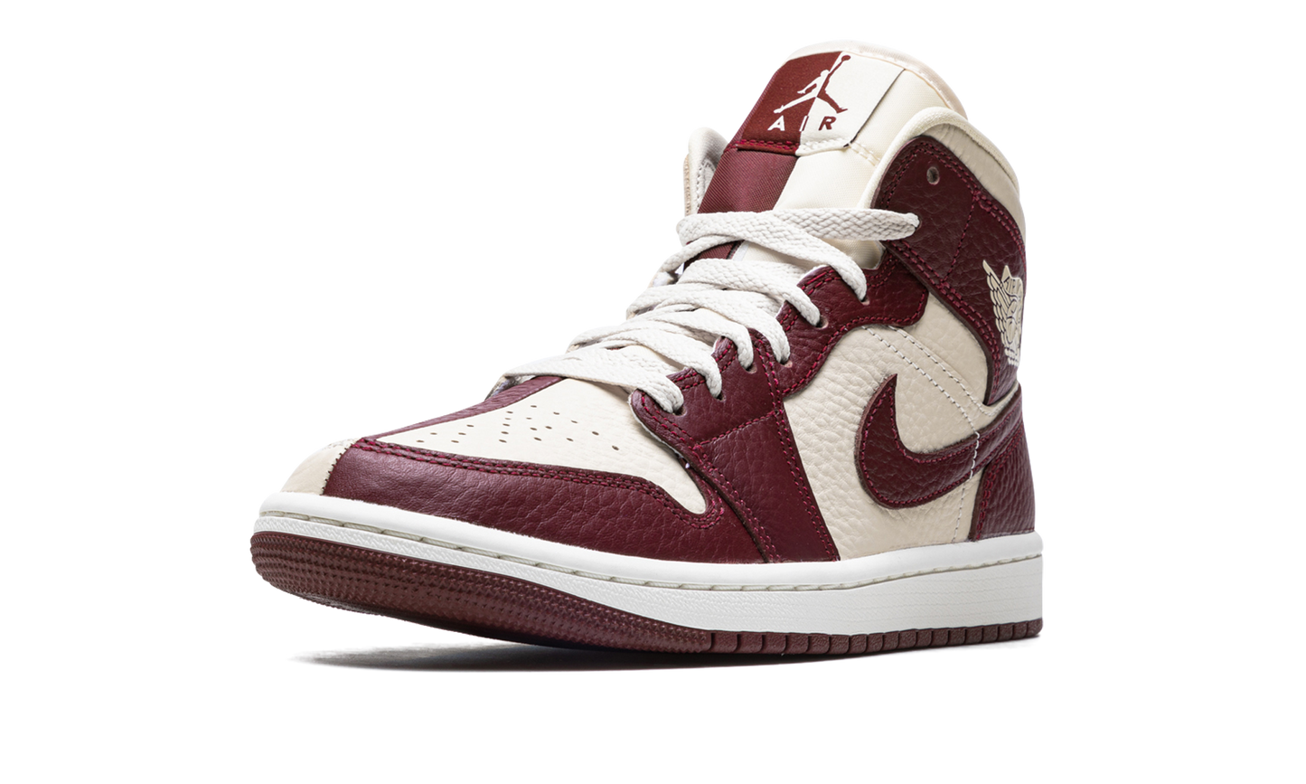 Air Jordan 1 Mid SE Split Beach Cherrywood Red