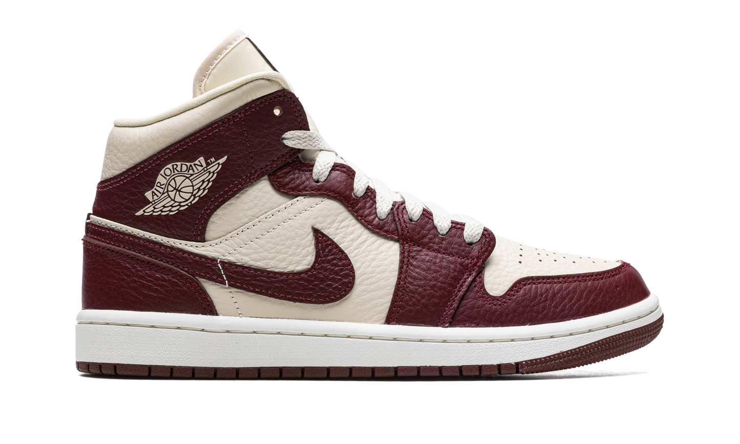 Air Jordan 1 Mid SE Split Beach Cherrywood Red