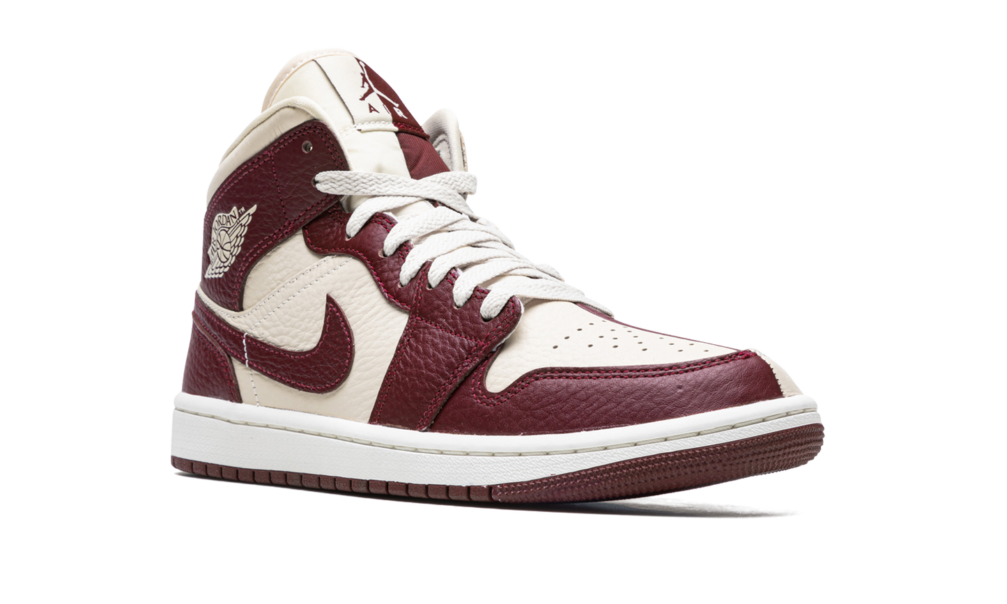 Air Jordan 1 Mid SE Split Beach Cherrywood Red