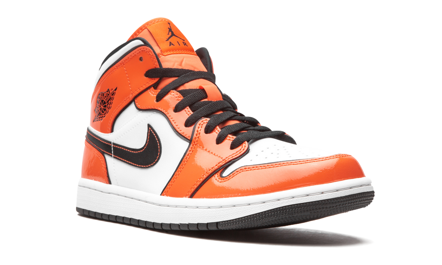 Air Jordan 1 Mid SE Turf Orange
