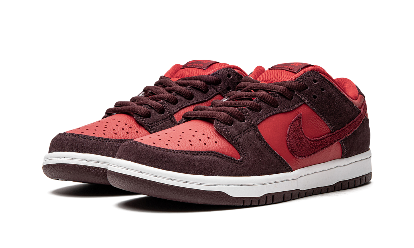 Nike SB Dunk Low Cherry