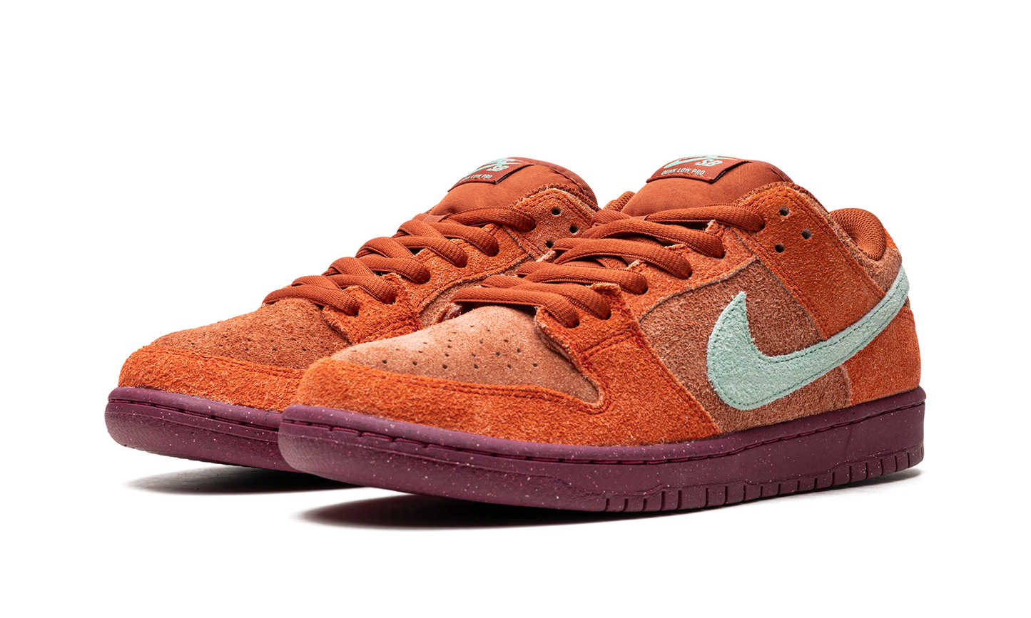 Nike SB Dunk Low Mystic Red Rosewood