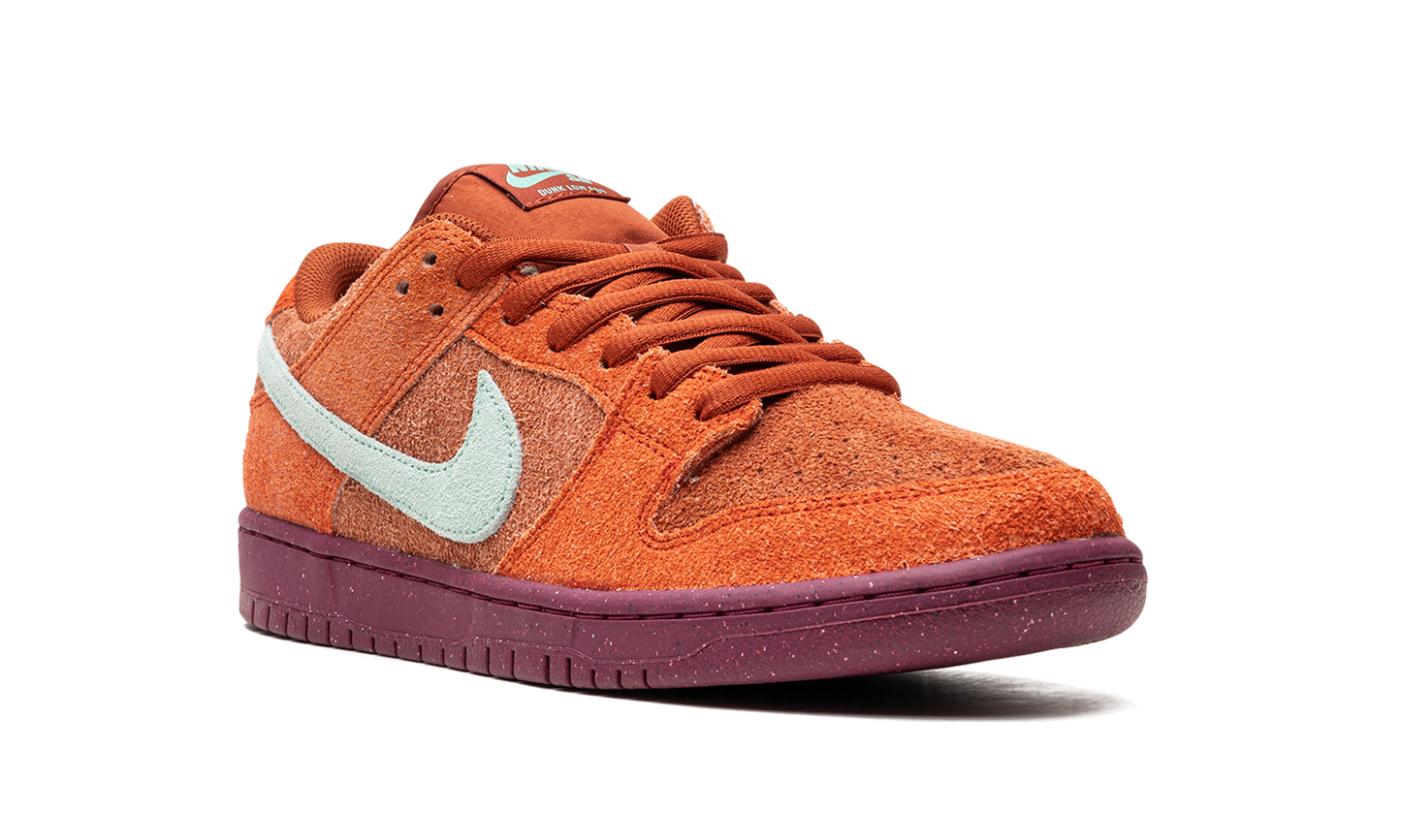 Nike SB Dunk Low Mystic Red Rosewood