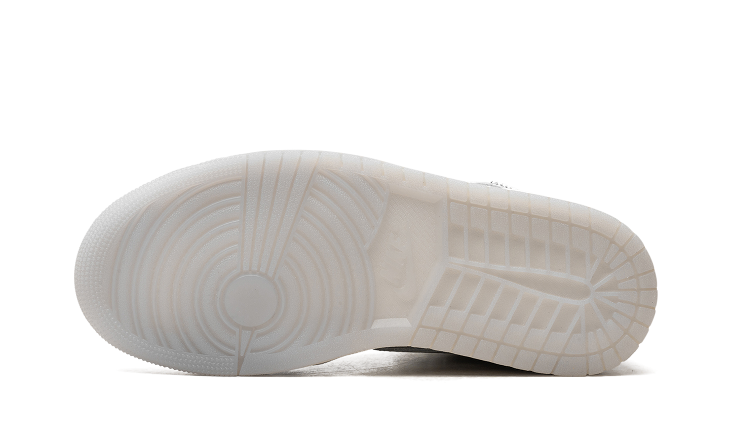 Air Jordan 1 Retro High OG Chrome