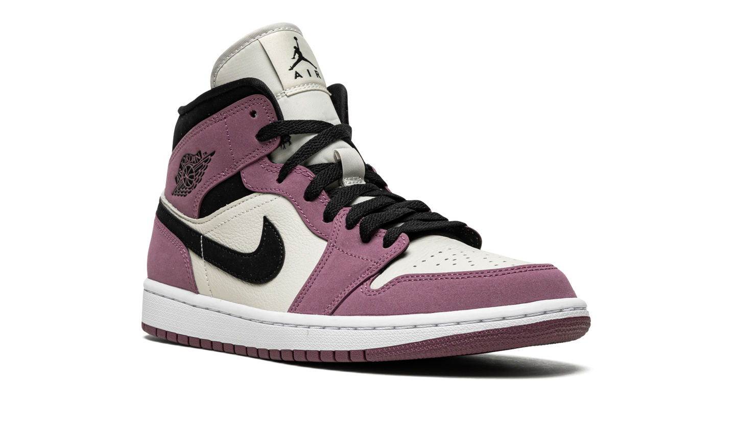 Air Jordan 1 Mid SE Light Mulberry