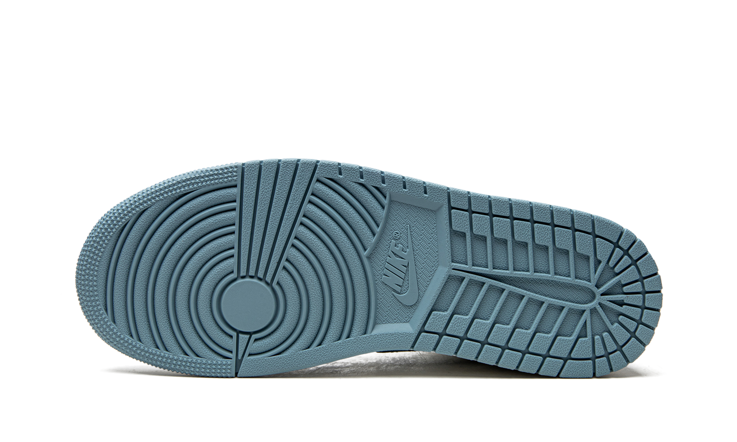 Air Jordan 1 Mid UNC (2022)