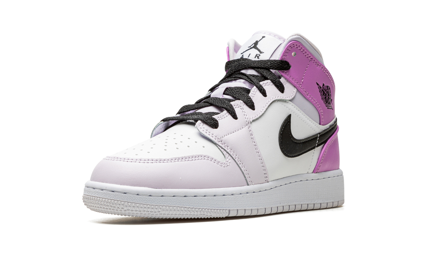 Air Jordan 1 Mid Barely Grape