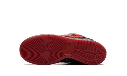 Nike SB Dunk Low The Wizard of Oz Poppy Field