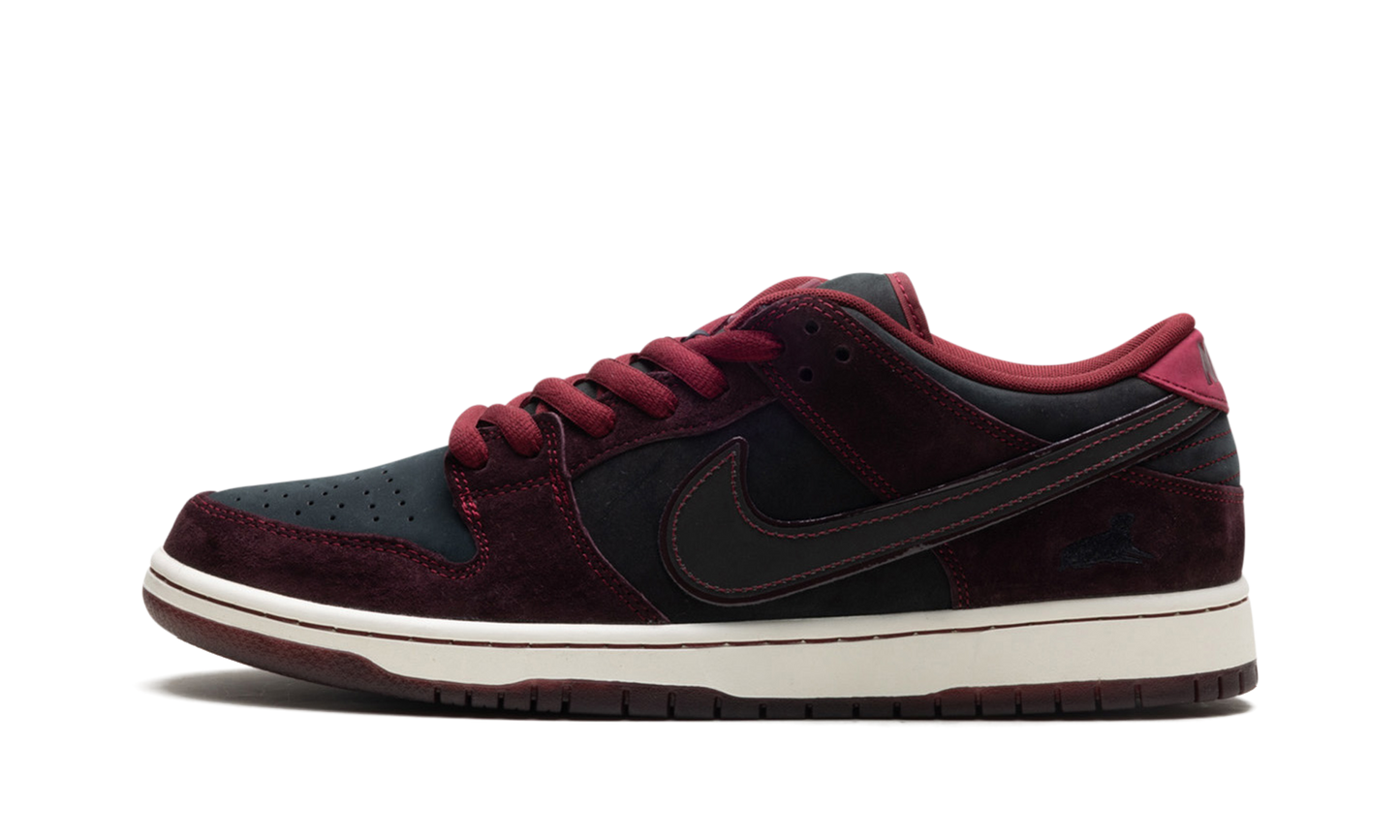 Nike SB Dunk Low Riot Skateshop