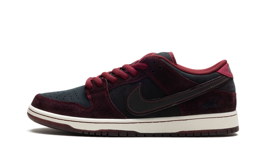 Nike SB Dunk Low Riot Skateshop