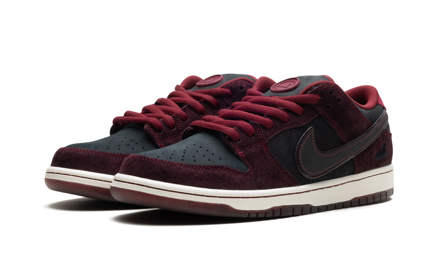 Nike SB Dunk Low Riot Skateshop