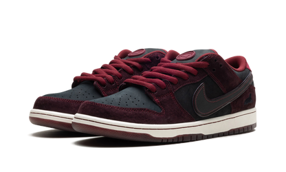 Nike SB Dunk Low Riot Skateshop