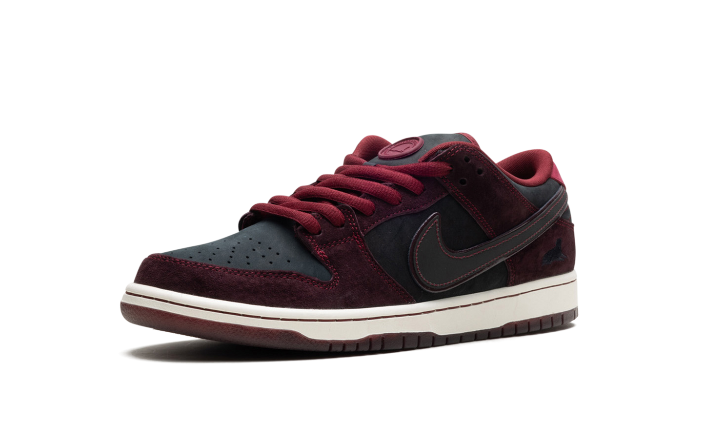 Nike SB Dunk Low Riot Skateshop