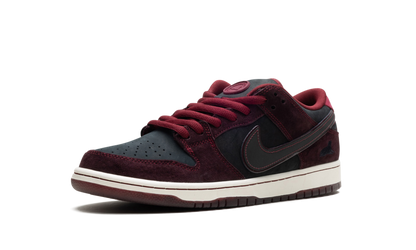 Nike SB Dunk Low Riot Skateshop
