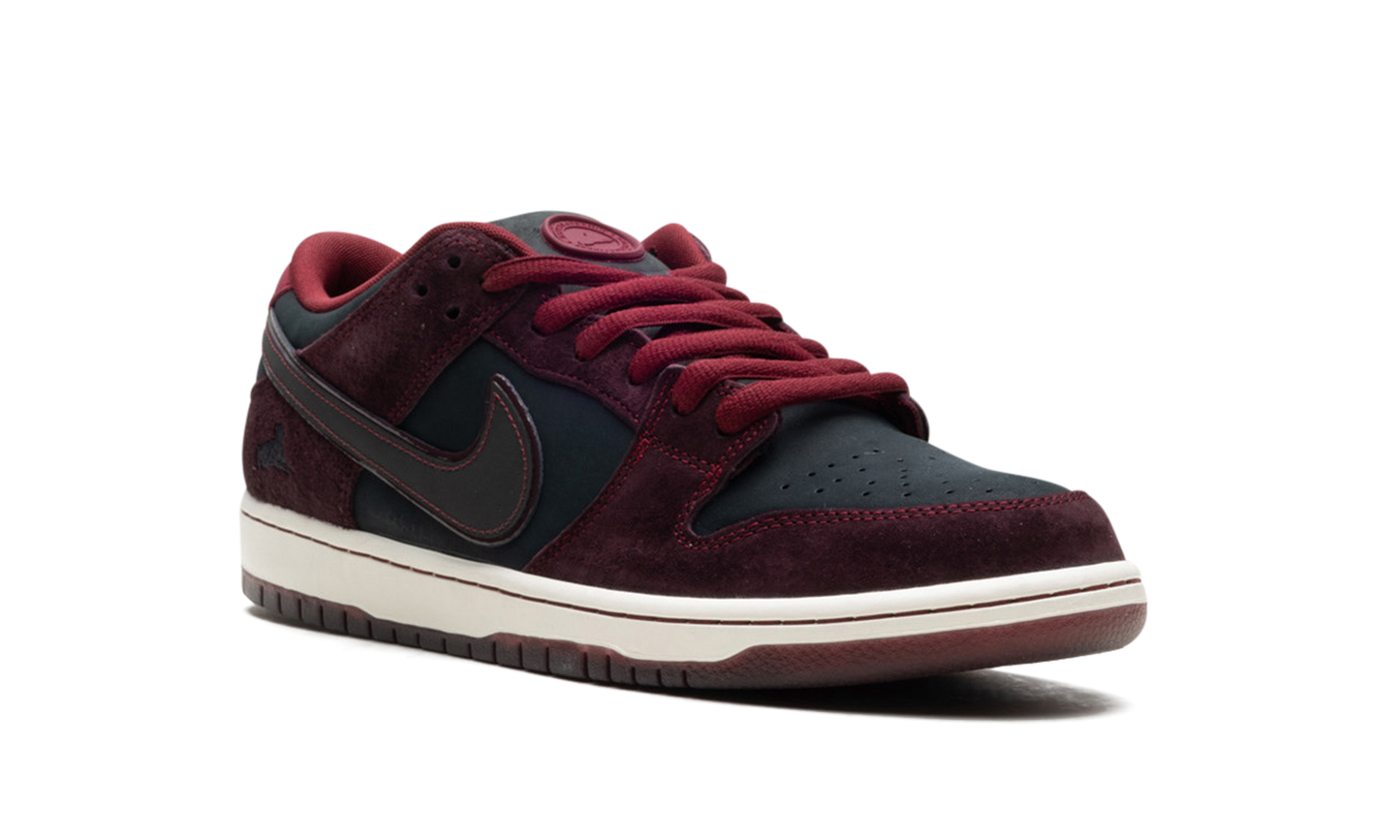 Nike SB Dunk Low Riot Skateshop