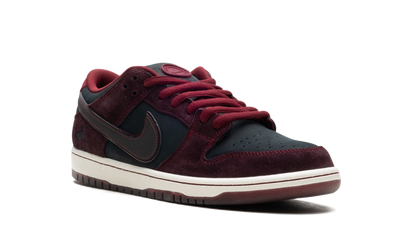 Nike SB Dunk Low Riot Skateshop